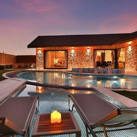 Villa Saribelen Village Luxury - Private Pool And Hot Tub