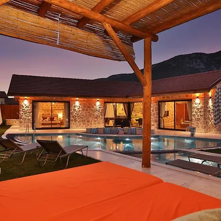 빌라 Saribelen Village Luxury - Private Pool And Hot Tub 칼칸